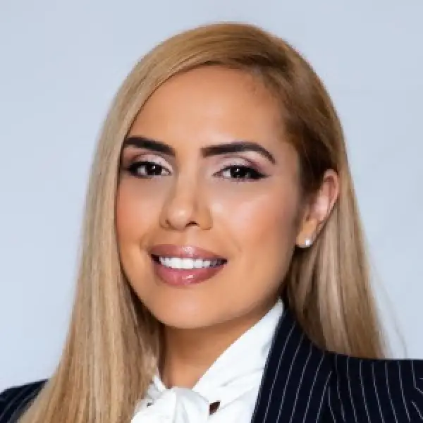 Real Estate Broker - PAULINA URRA