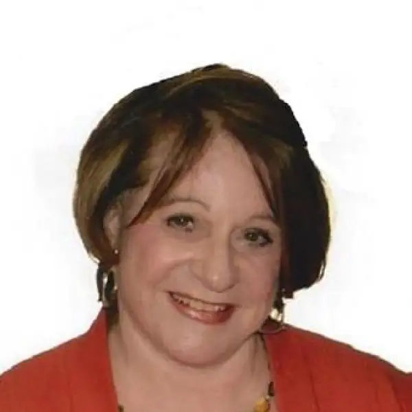 Nicole Armstrong - Real Estate Broker