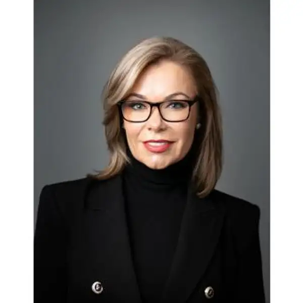 Real Estate Broker - Lynn Gauvreau