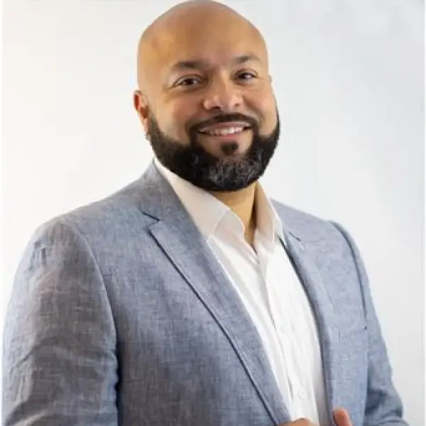 Real Estate Broker - Dominic Ambroise