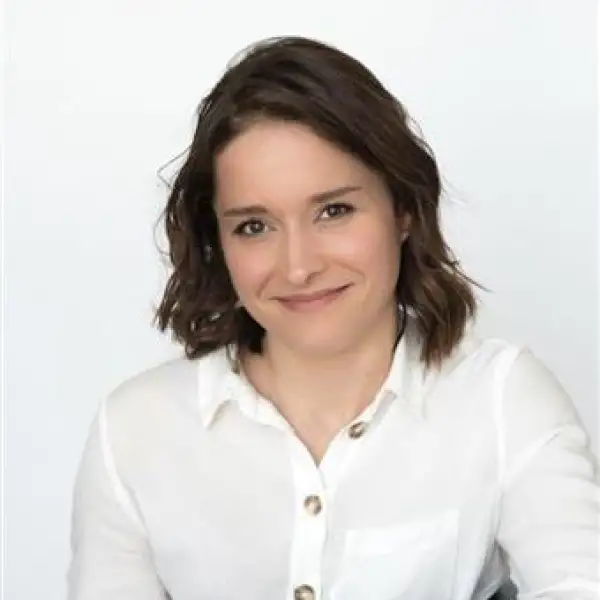 Karolyne Mendes - Real Estate Broker