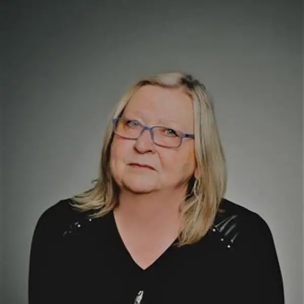 Real Estate Broker - Christine Simioni