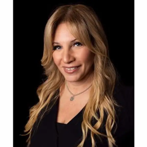 Fenenna Scardino - Real Estate Broker