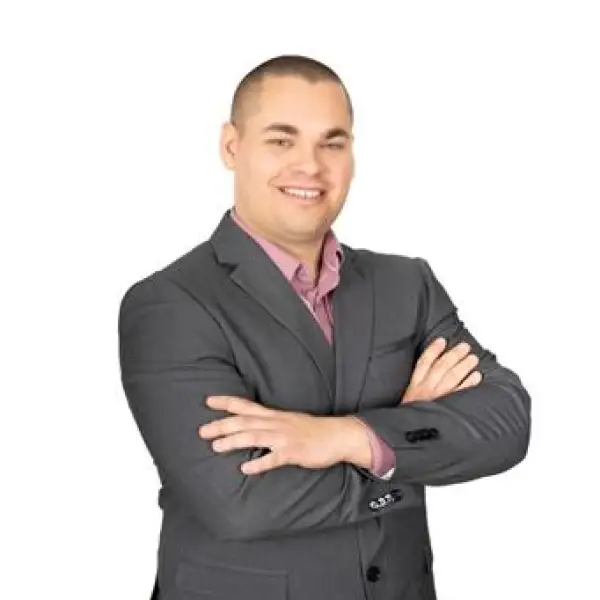 Real Estate Broker - Etienne Laurence